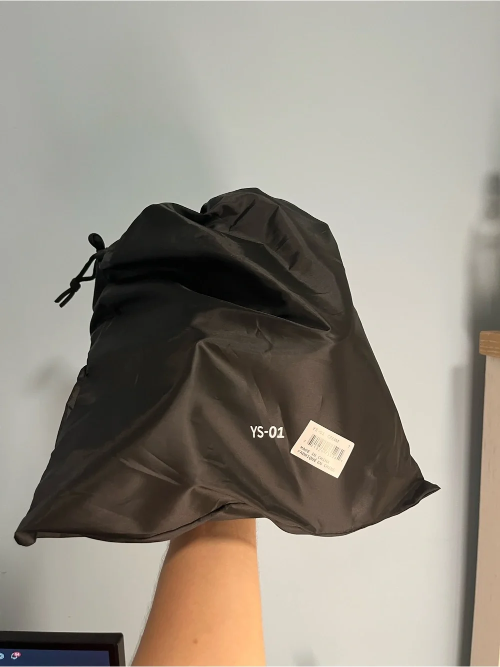 Yeezy authentic slide